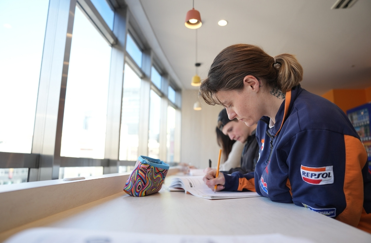 Coto Academy Shibuya - Coto students studying