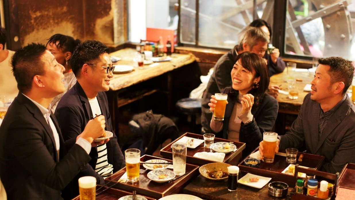Coworkers getting drinks and light dinner after work. Bonding.