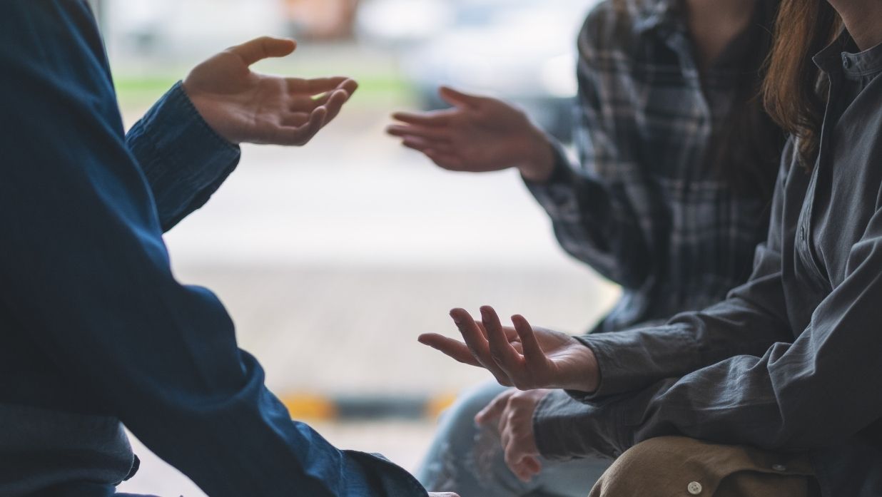 people talking in japanese