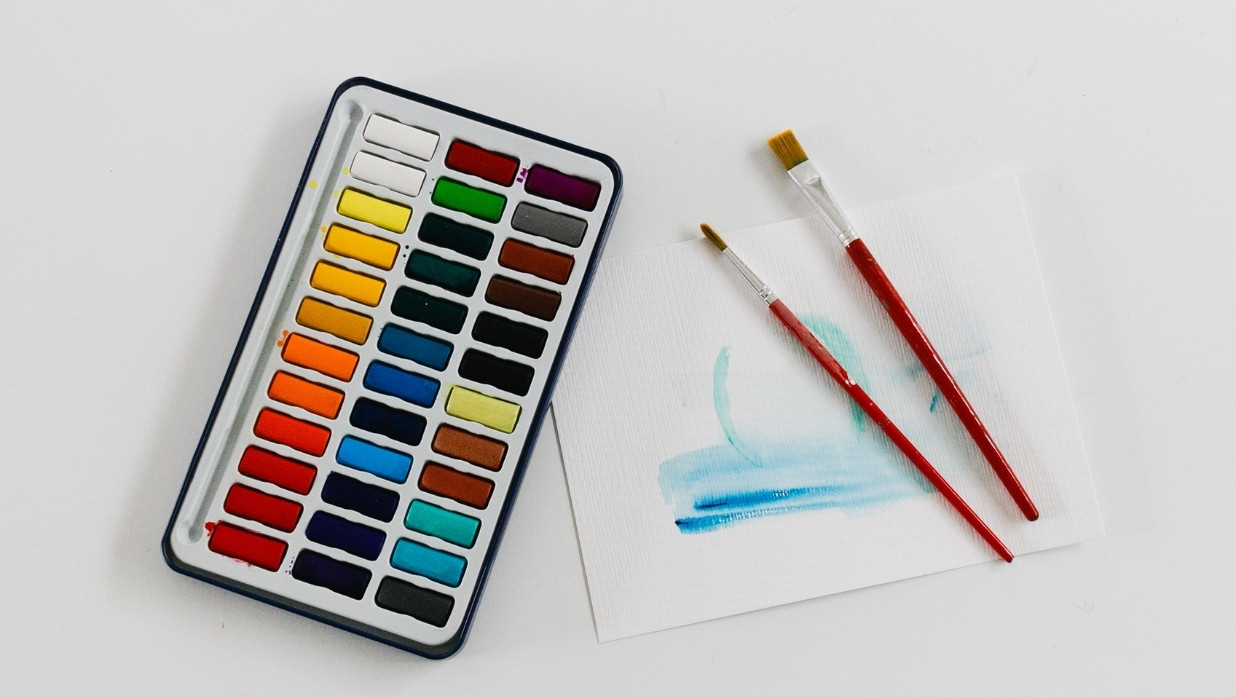 Drawing materials on a table.