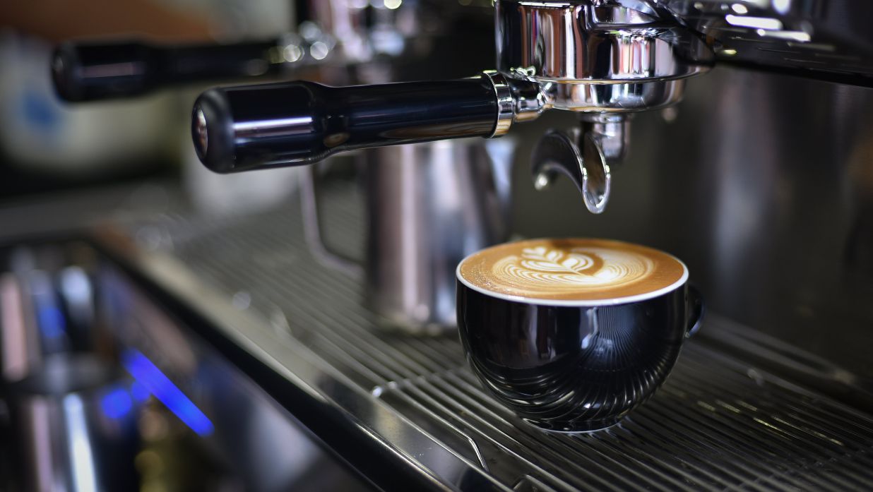 Image of a latte; how to order coffee in Japanese