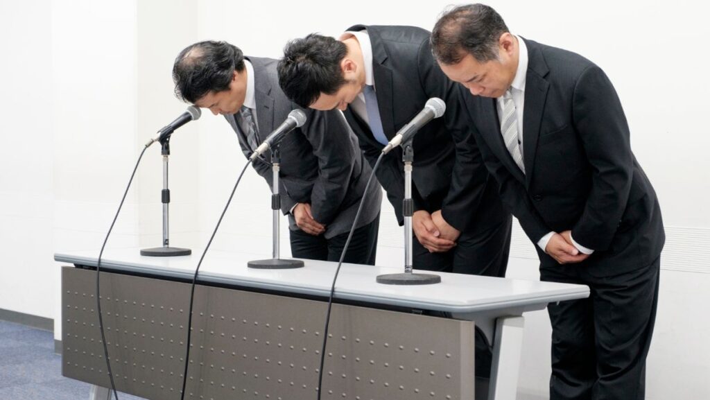 politicians saying sorry in japan