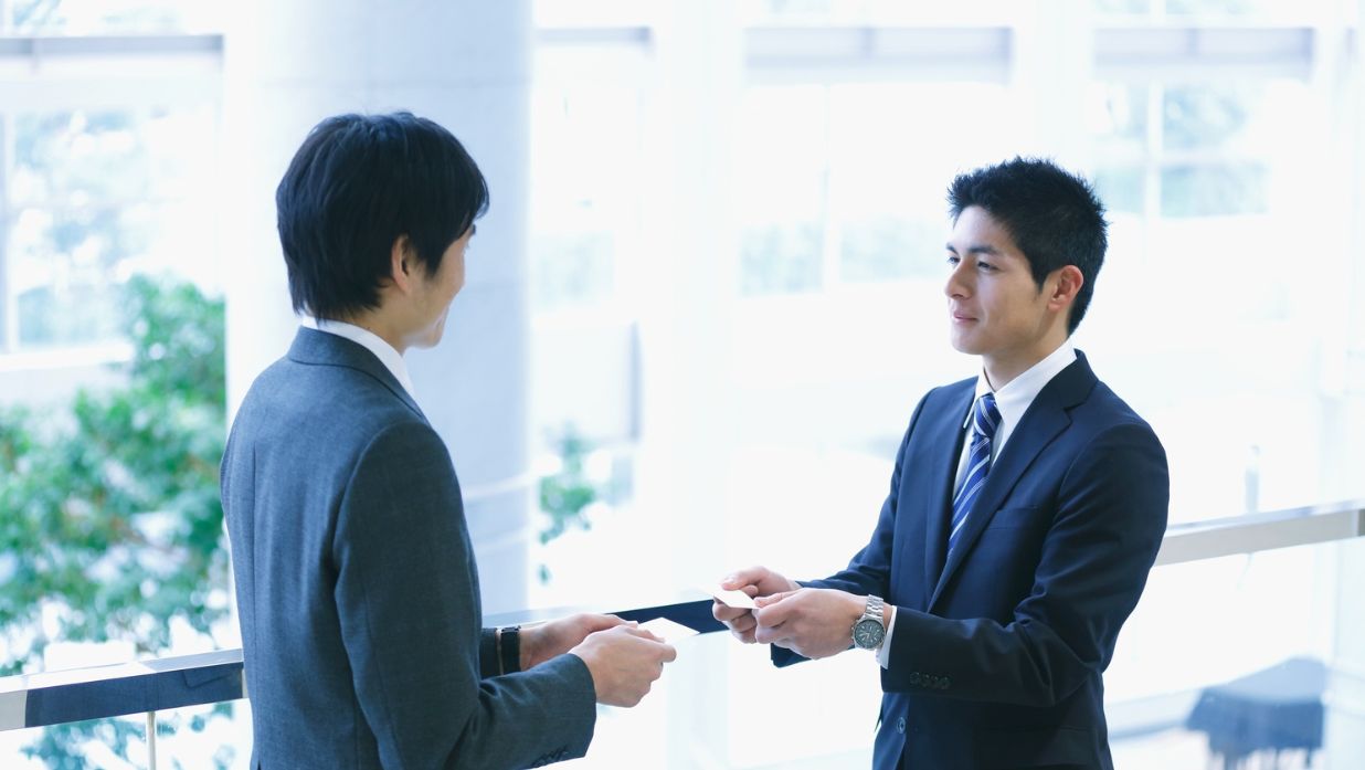 guide to exchanging japanese business cards