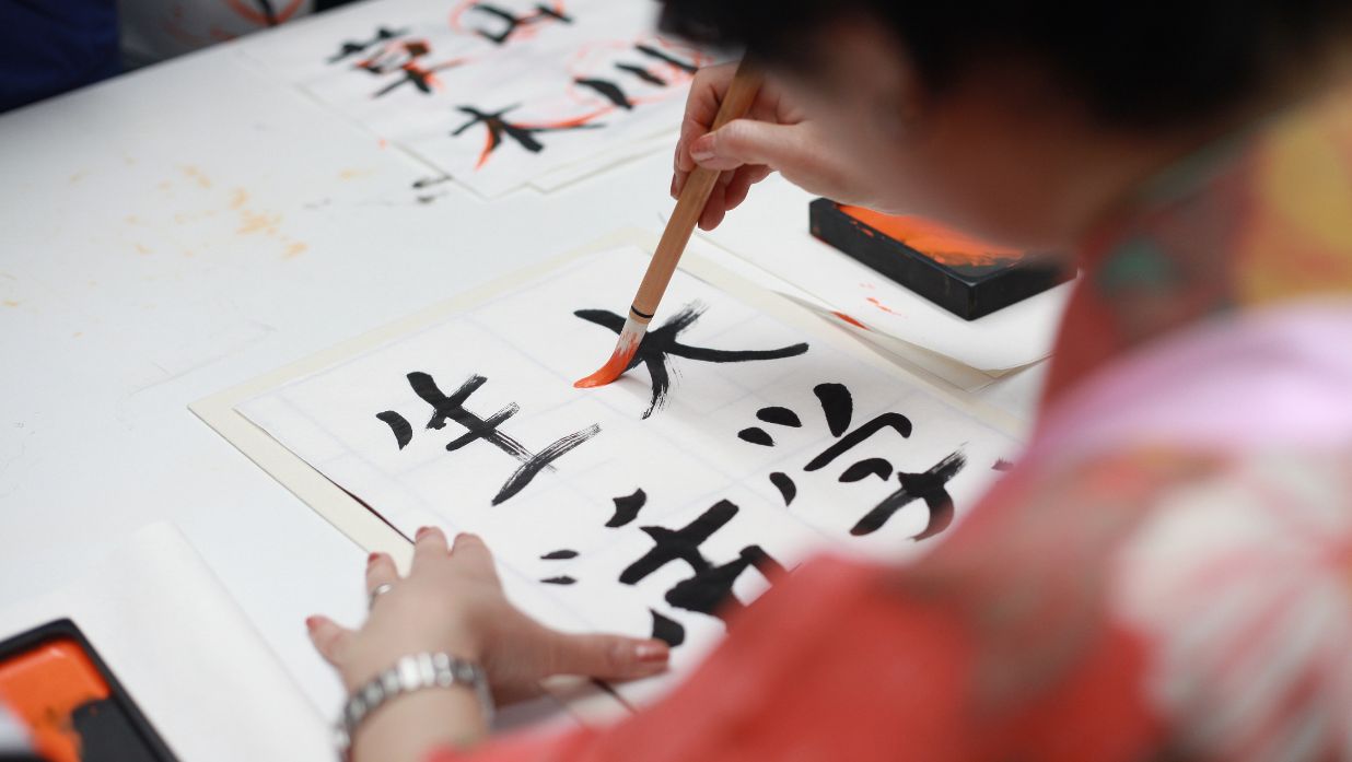person writing jlpt n4 kanji