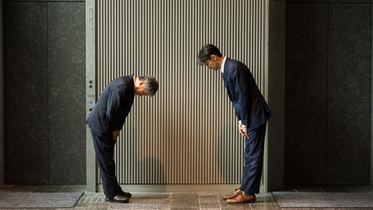 ultimate guide to japanese business manners and etiquette