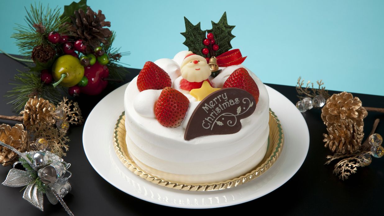 Christmas cake with Merry Christmas written on it