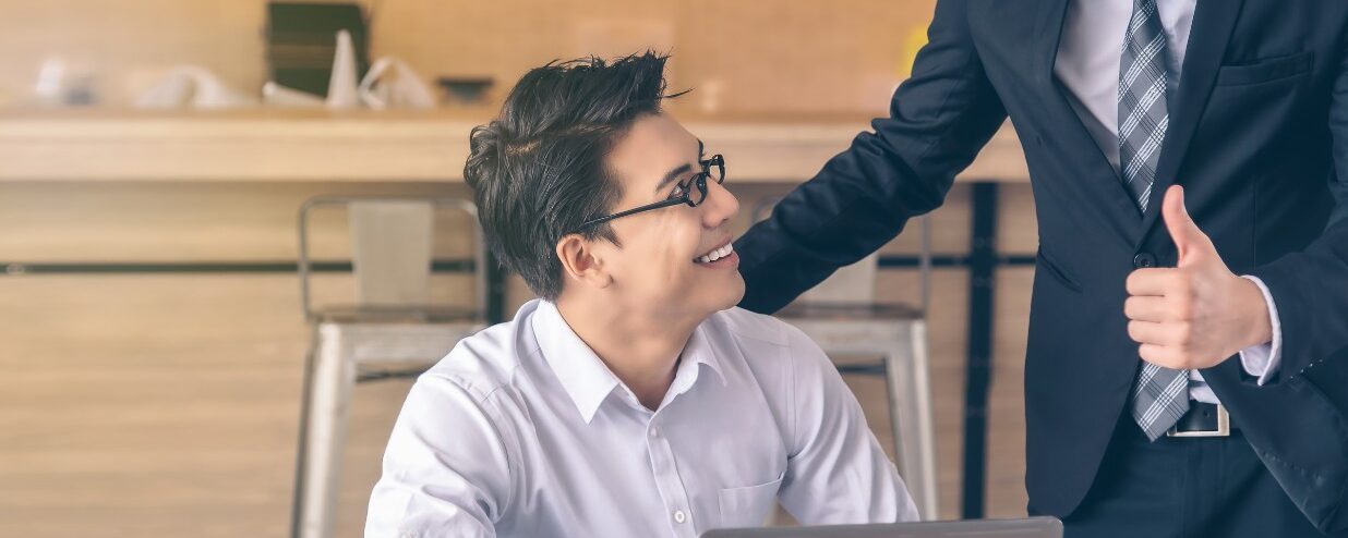 How to Give Compliments in Japanese Like a Native