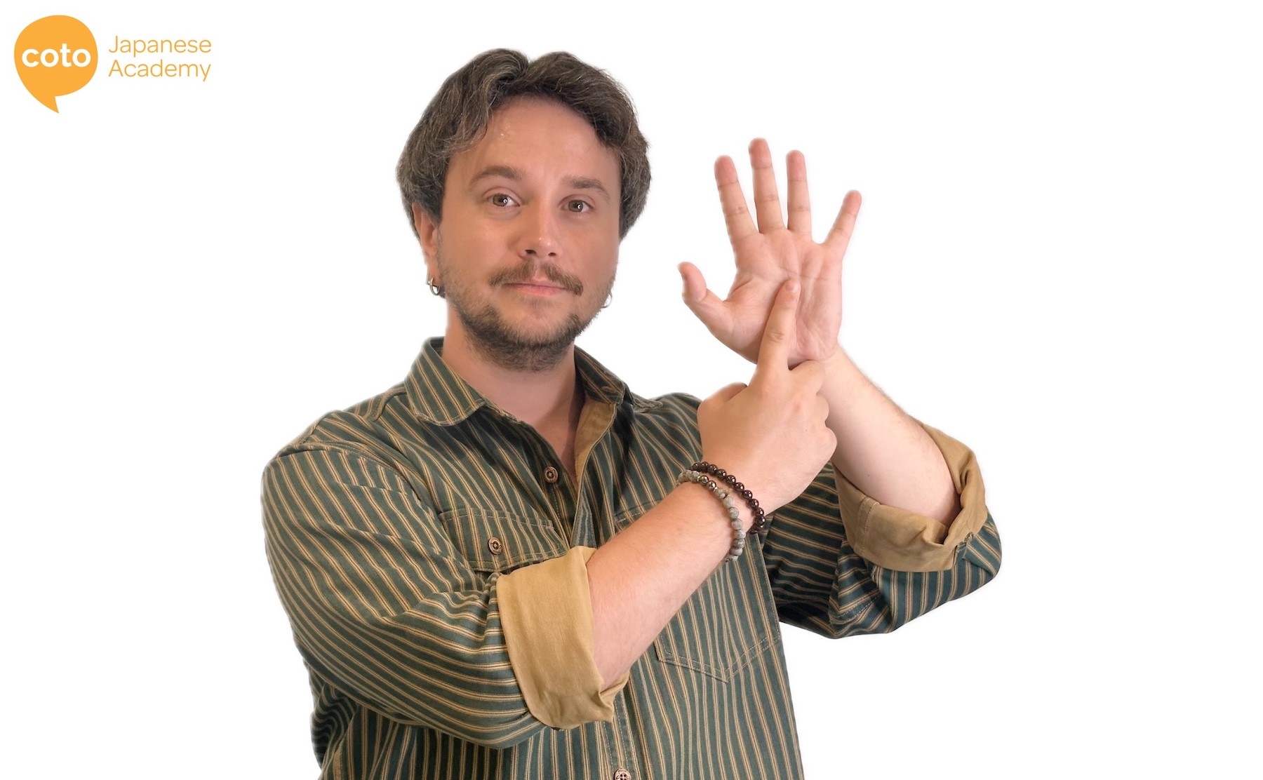 Foreigner Pointing 12 Unique Japanese Hand Gestures & What They Really Mean
